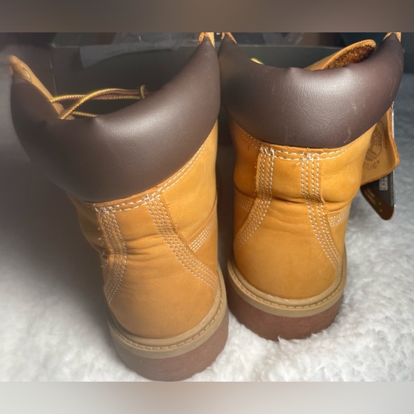 ***Used*** Boys Size 6 Timberland Boots - Picture 10 of 14